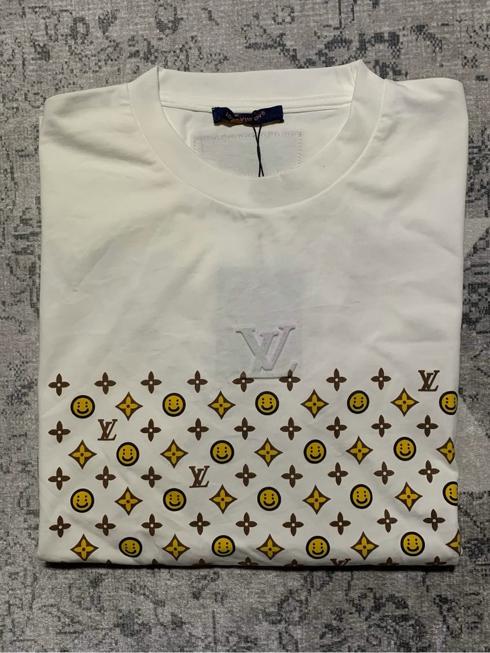 Louis Vuitton Smiley Face T-Shirt Men’s Size L - Picture 7 of 7